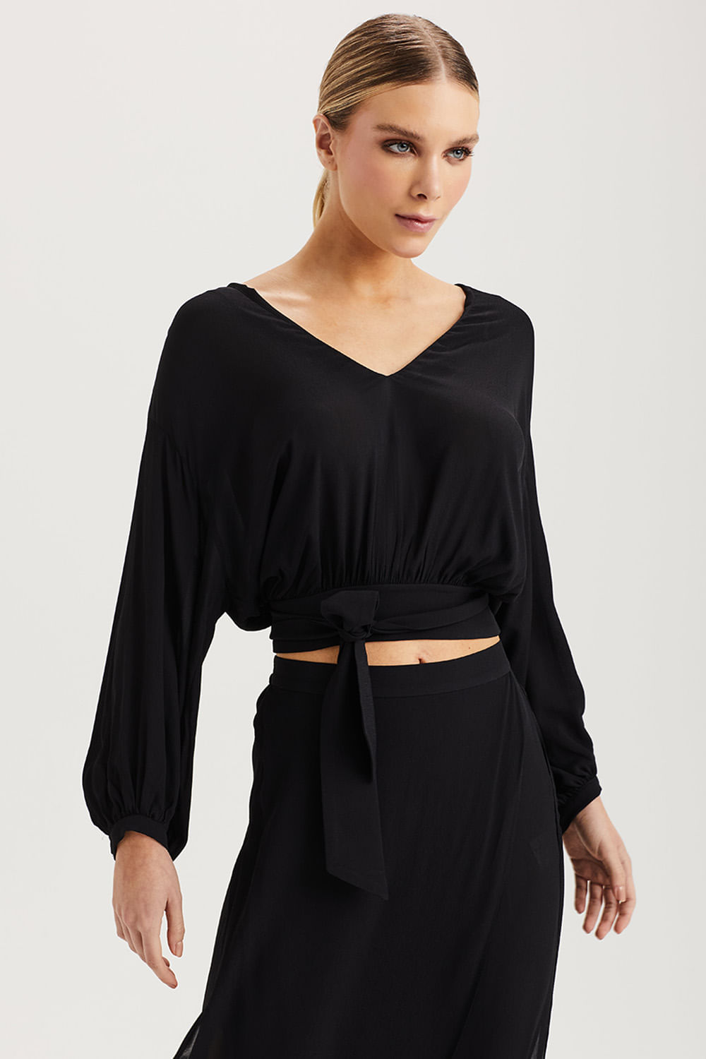 Blusa Chic Decote v Clarice - Preto
