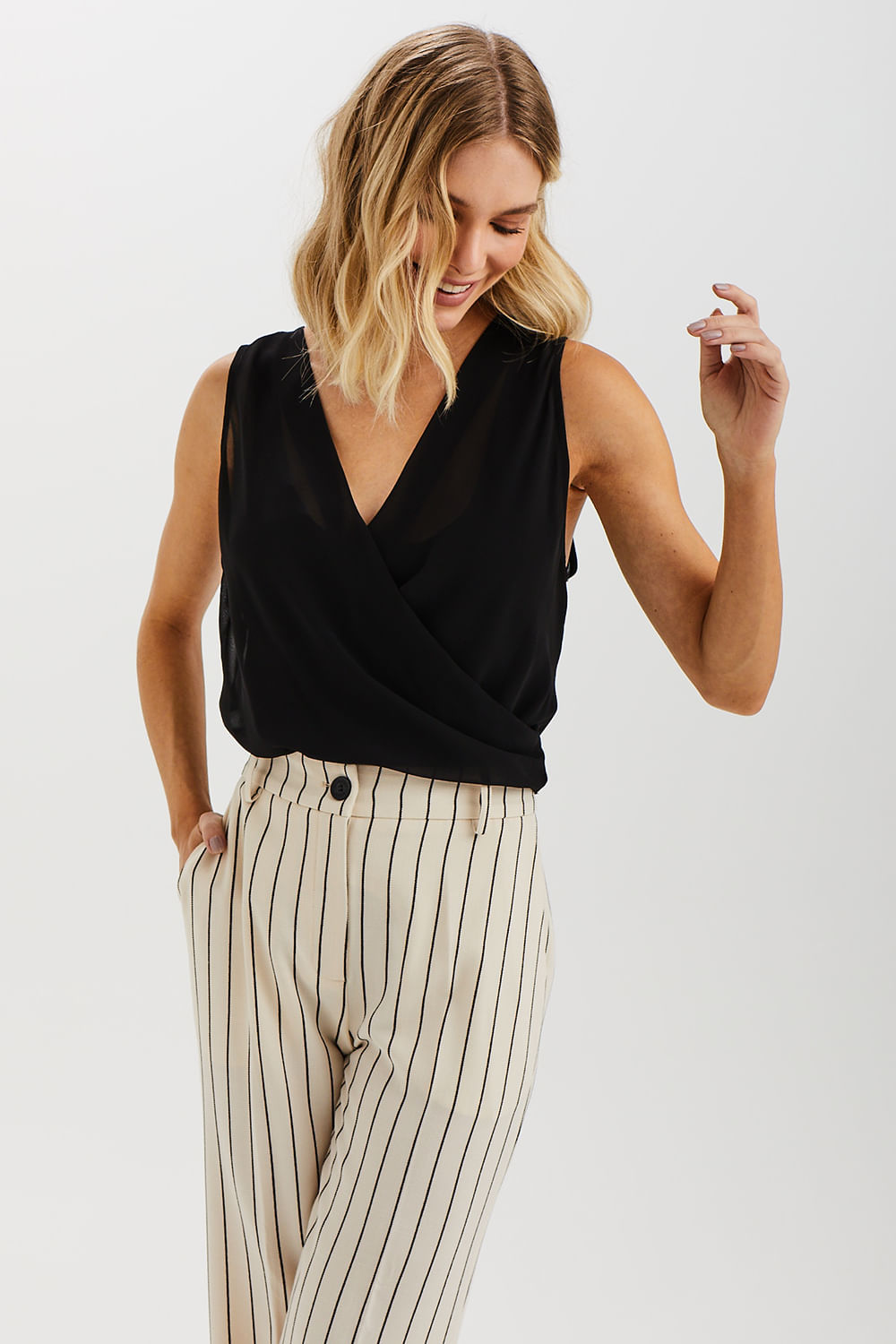 Blusa Fashion Sem Manga Transpassada - Preto