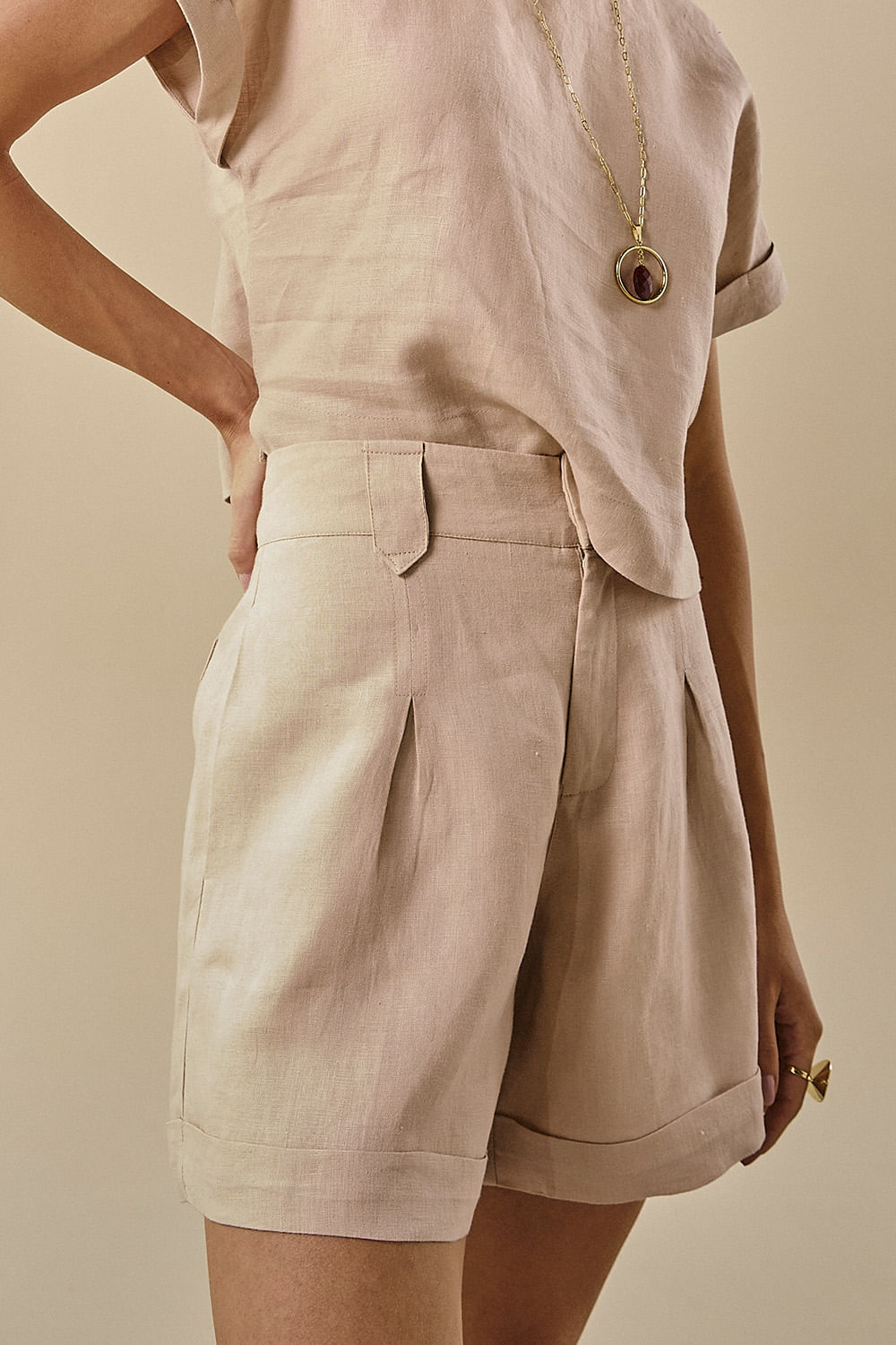 Shorts Fashion Curto Linho Com Prega - Areia