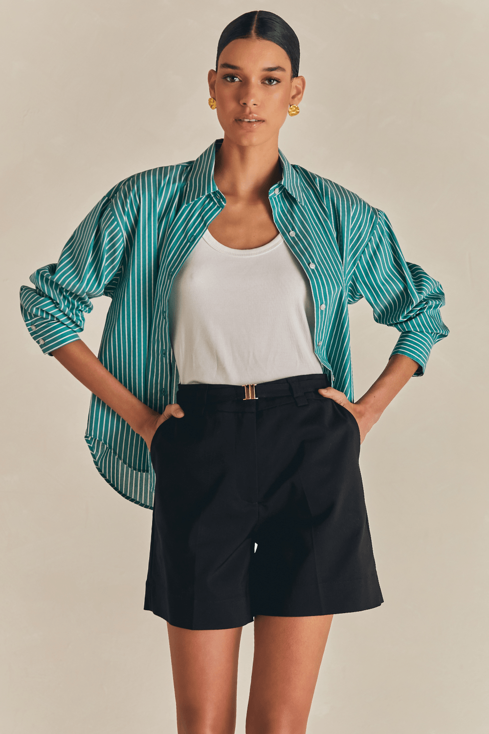 Shorts Alfaiataria Curto Com Cinto Bruna - Preto
