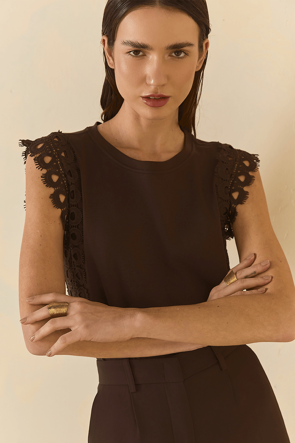 Blusa Com Guipire em Malha - Marrom