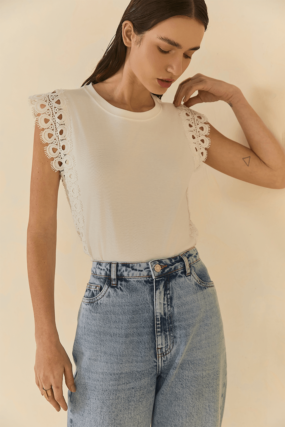 Blusa Com Guipire em Malha - Off White
