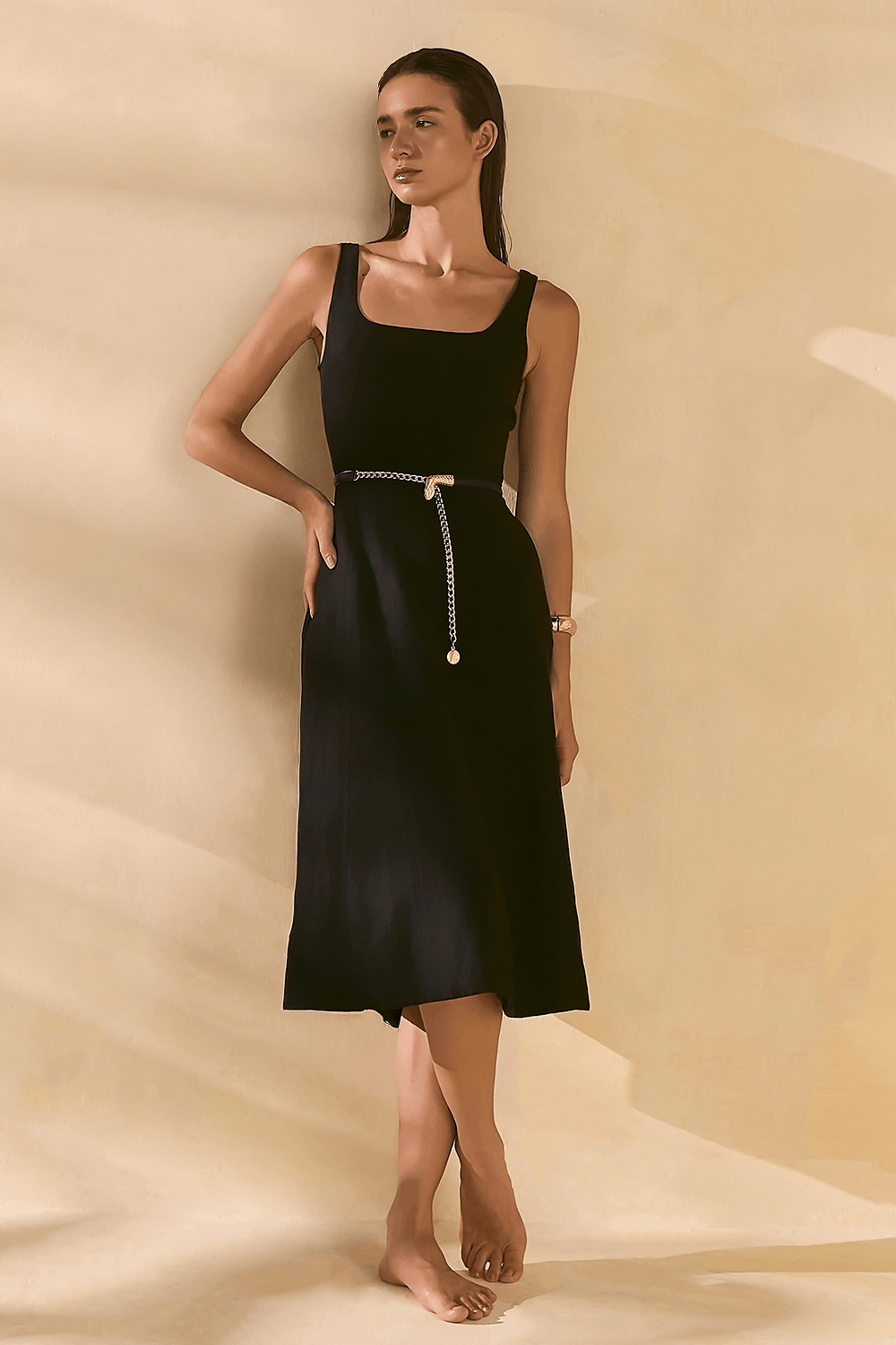 Vestido Midi Recortes - Preto