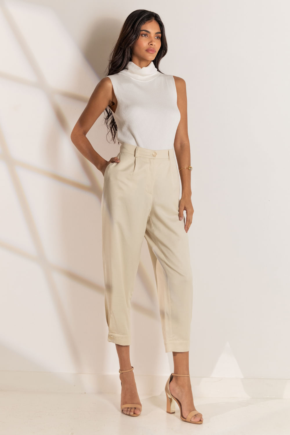 Calça Acetinada Cenoura Paula - Areia