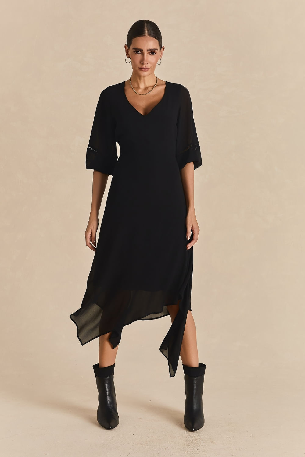 Vestido Midi Fluido Com Manga Bufante - Preto