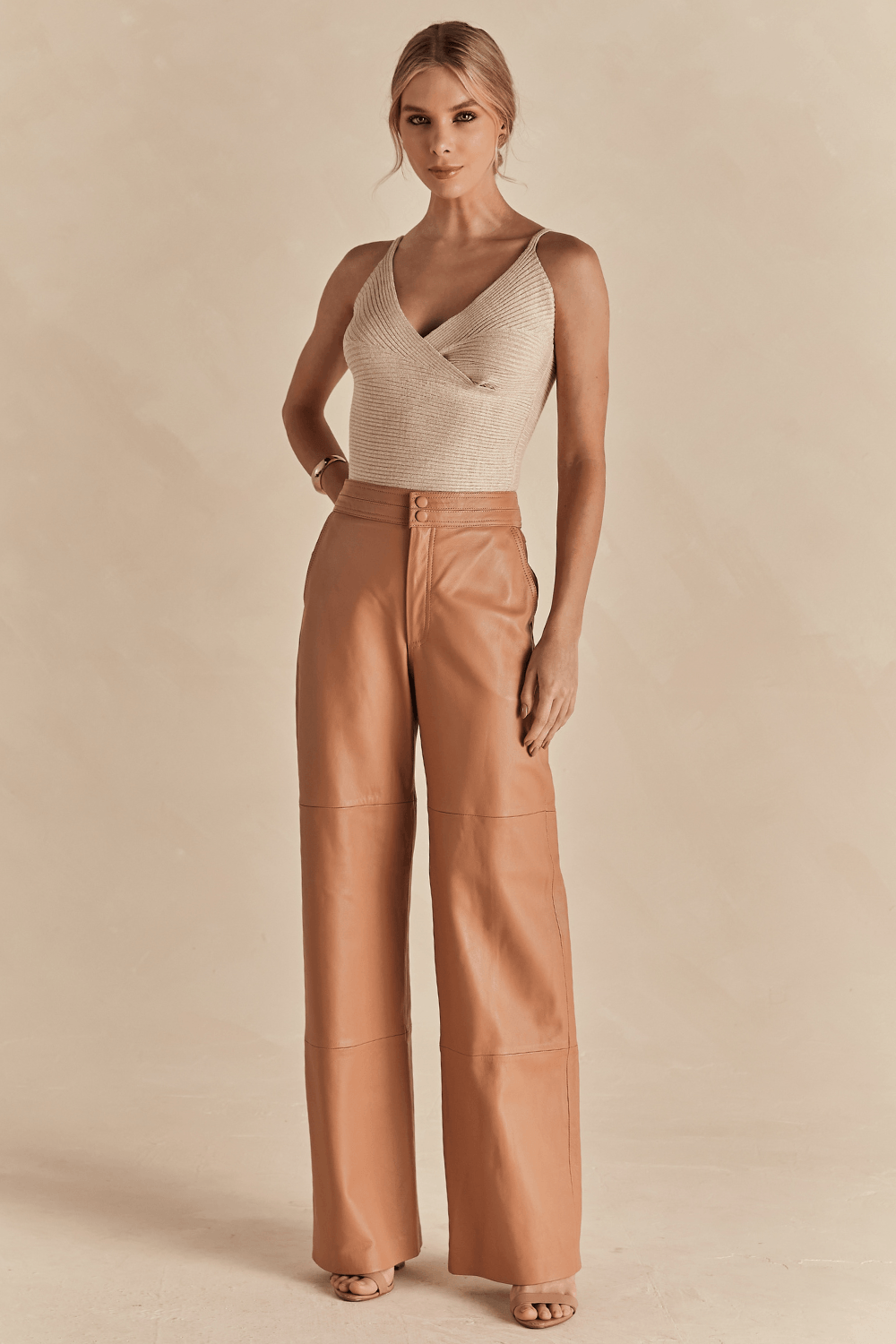 Calça Couro Pantalona Isadora - Camelo