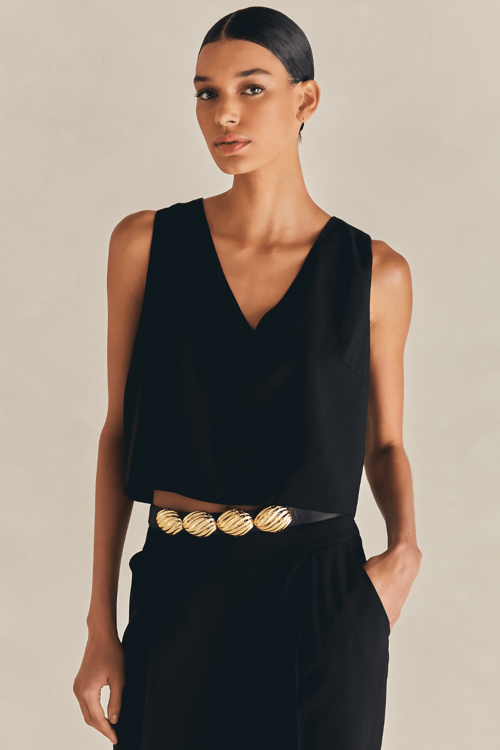 Blusa Alfaiataria Sem Manga Lici - Preto